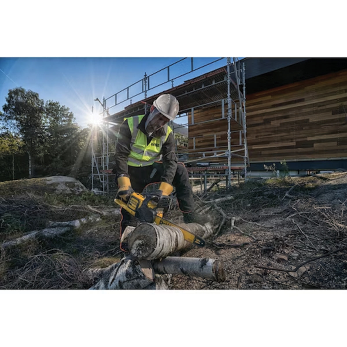 FLEXVOLT Electric Chainsaw 40cm Bar, BRUSHLESS Motor, 9Ah High Power Battery and ACCESSORIES - DeWALT - DCM575X1-QW FLEXVOLT Electric Chainsaw 40cm Bar, BRUSHLESS Motor, 9Ah High Power Battery and ACCESSORIES - DeWALT - DCM575X1-QW
